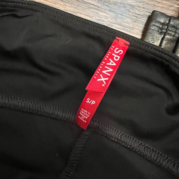 Black SPANX Faux Leather Leggings Size Small - Picture 2 of 2